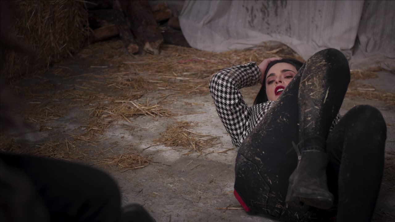 En el capítulo final, 'Soraya' es arrojada contra una mesa por 'Luis Alberto' y termina herida.