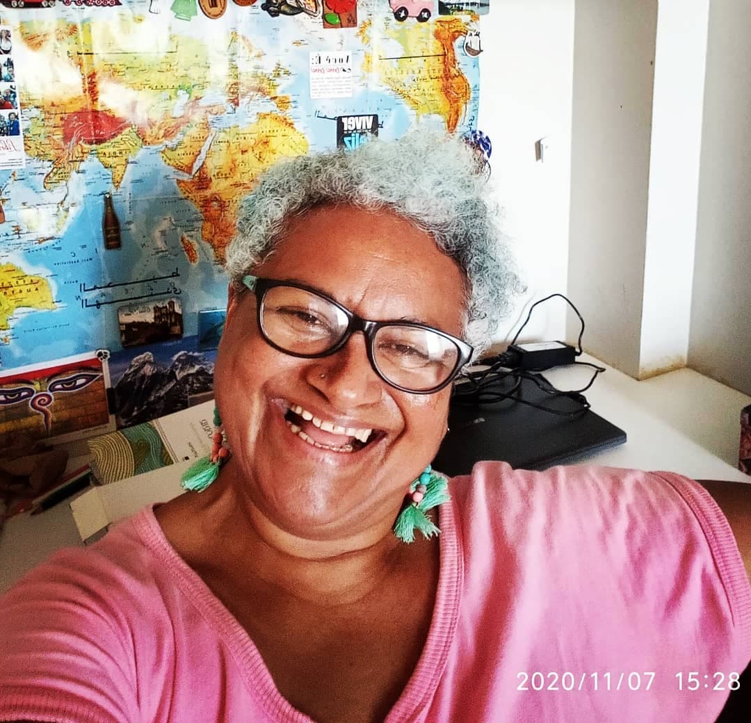 Abuelita vende sus muebles para viajar y no tener que cuidar a sus nietos