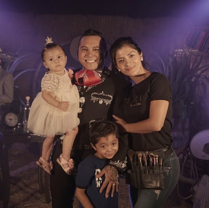 Esposa de Edwin Luna le da 'manita de gato' a La Trakalosa de Monterrey