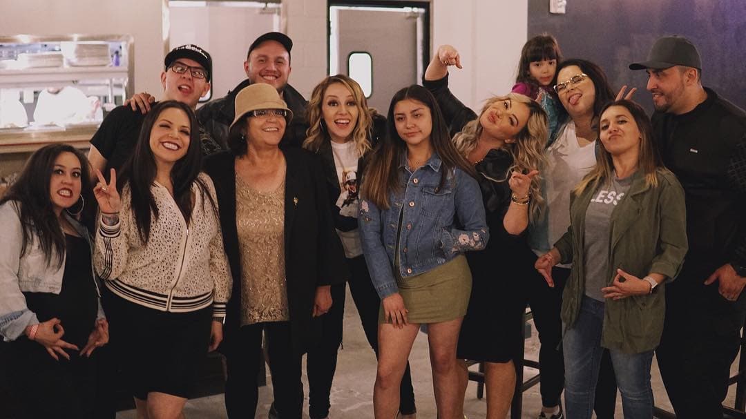 La familia Rivera es una de las polémicas, ya que en varias ocasiones los hermanos se han enfrentado. Rosie Rivera confesó que el distanciamiento entre Gustavo y Lupillo se dio tras la muerte de Jenni y la decisión de no cremarla.
