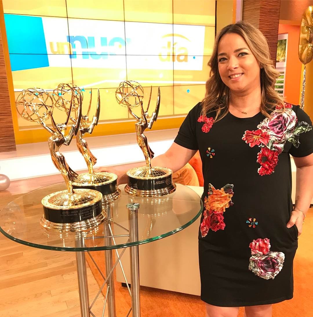 Puedes ver todas las mañanas a Ada en el programa Un nuevo día de la cadena Telemundo.