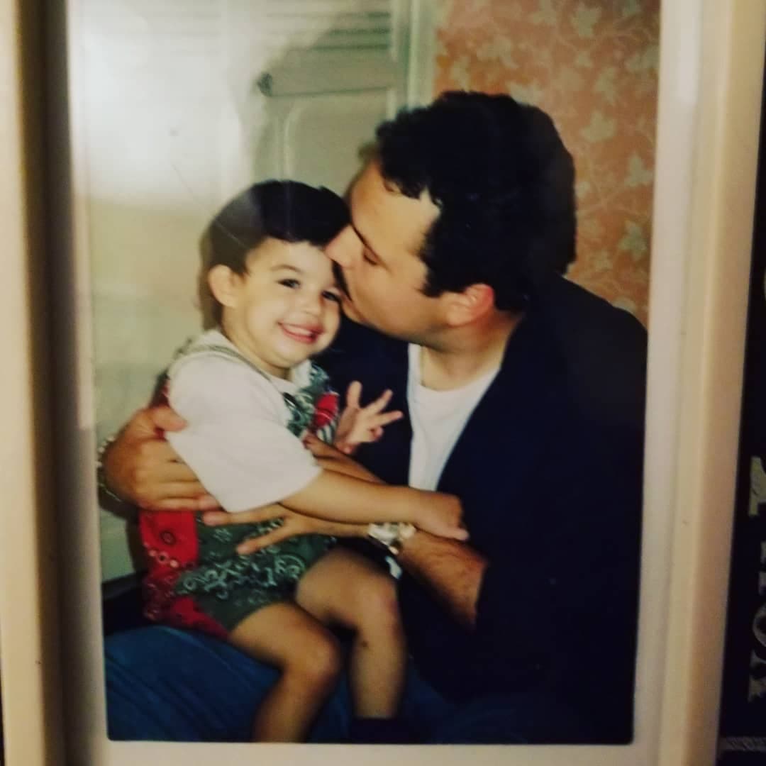 José Emiliano es fruto del primer matrimonio del intérprete de ‘Por mujeres como tú’, quien con tan solo 22 años se casó con Carmen Treviño.