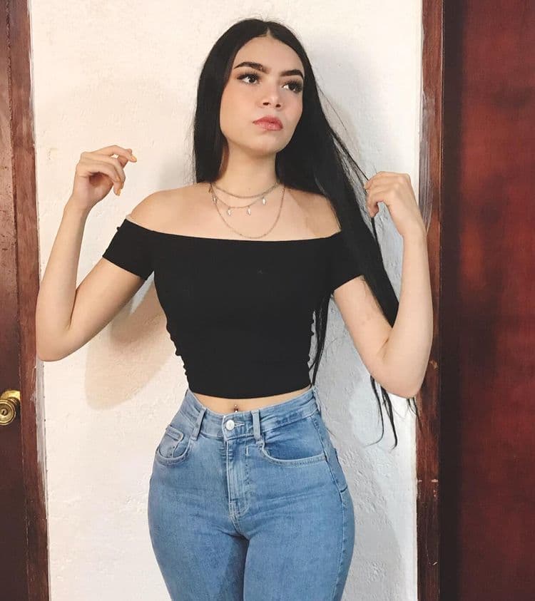 Siguió con su faceta de cantante, la cual presume tanto en su cuenta de Instagram, donde tiene casi 150 mil seguidores, como en YouTube.