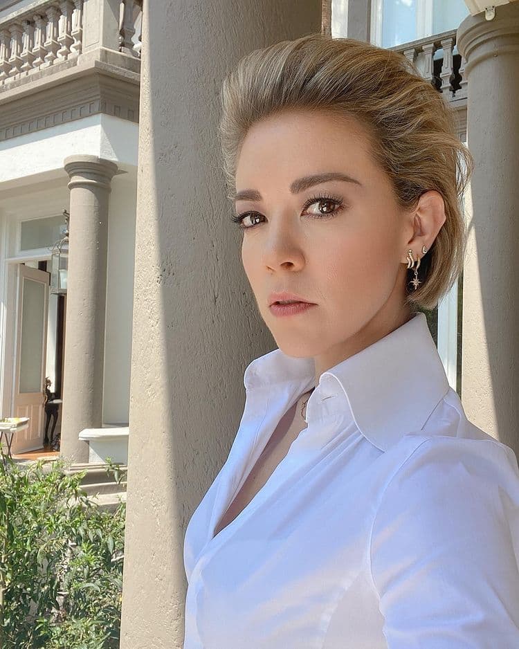 Fernanda Castillo también utilizó las redes sociales para mostrar su apoyo incondicional por el Día Internacional de la Mujer. “Que sean sus nombres nuestro himno y nuestra fuerza. Soy una mujer mexicana. Un muro no me detendrá si voy de la mano de mis hermanas”, comentó.