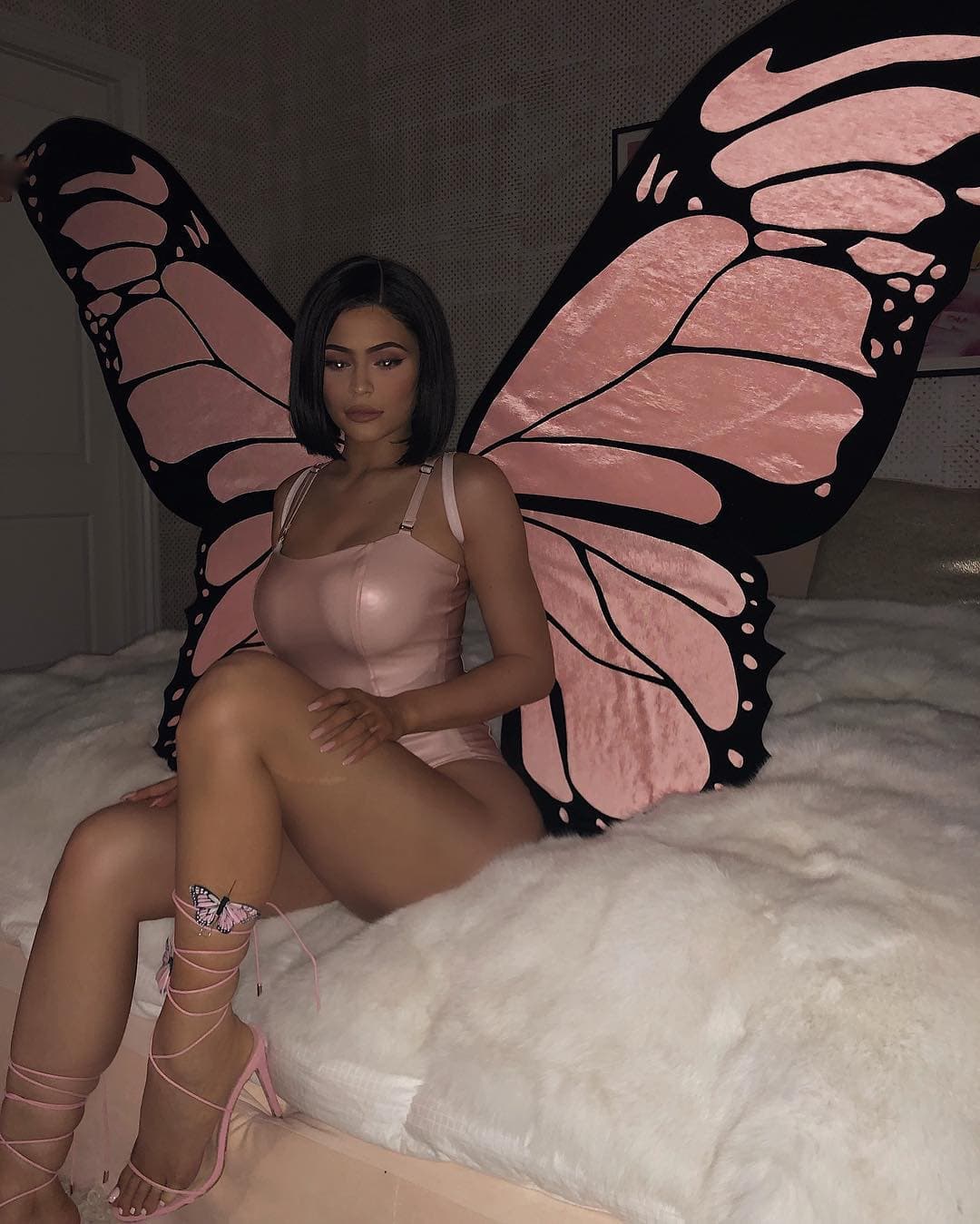 Kylie Jenner puso de cabeza la red con su atuendo de atrevida mariposa