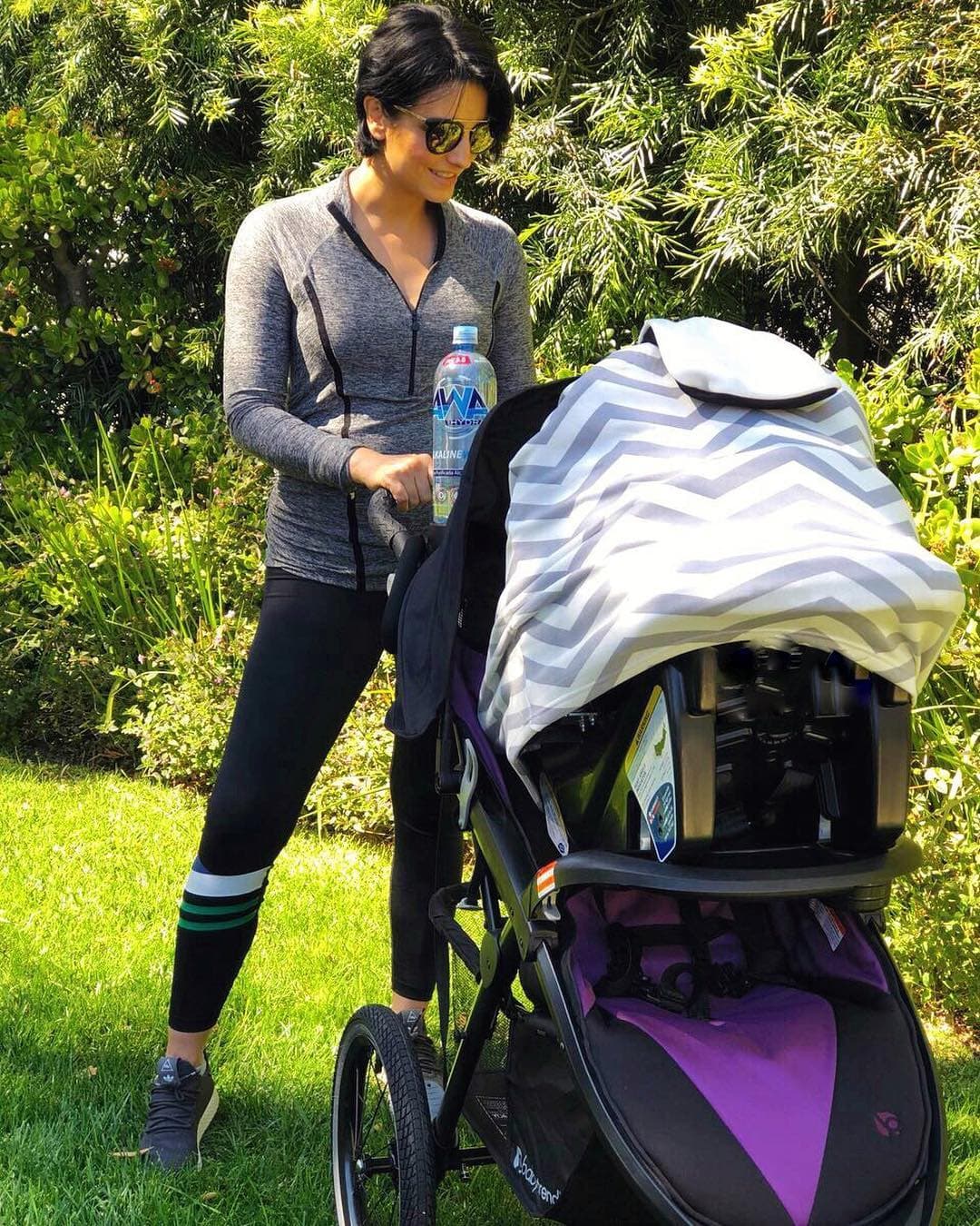 Es la primera hija de Aislinn Derbez y la segunda de Mauricio Ochmann.