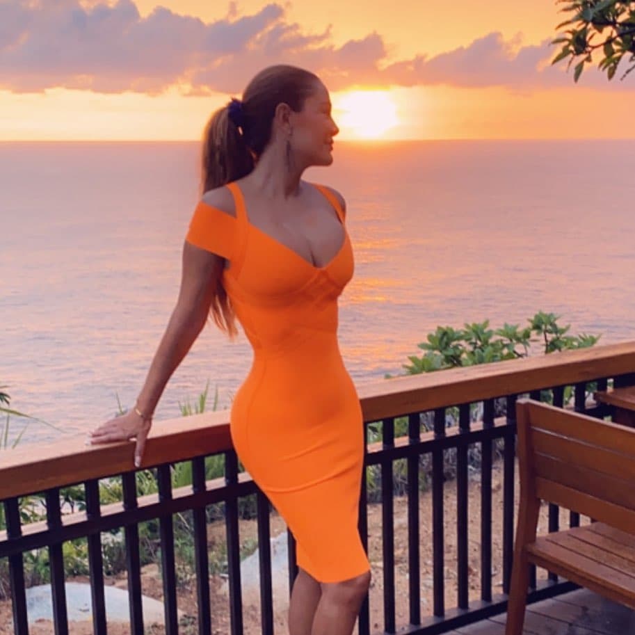 Retomando las palabras de la joven, Ninel Conde contó a Gustavo Adolfo Infante que no conocía a la modelo y que lamentaba que opinara sobre su relación con Larry. "Gustavo, yo a la señorita Frida Sofía ni la conozco, en mi vida la he visto nunca, pero si alguien habla mal de su mamá, qué puede esperar uno”, dijo el ‘Bombón Asesino’, según contó el periodista.