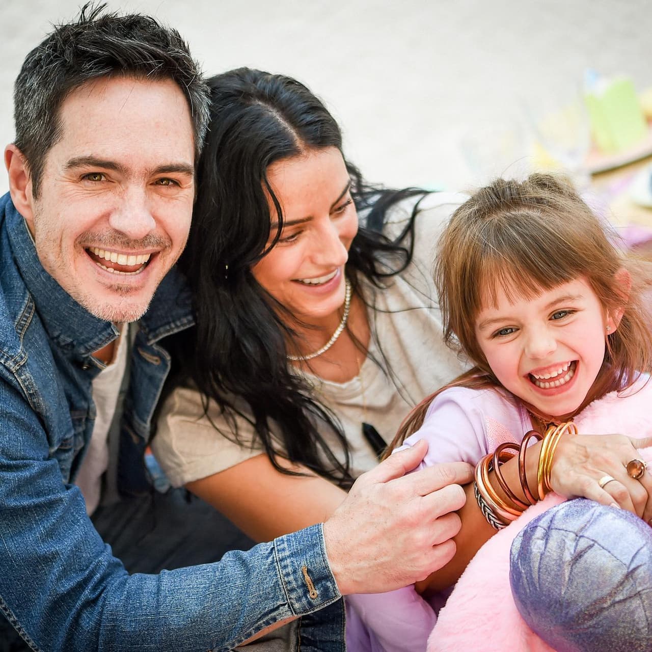 Aislinn Derbez y Mauricio Ochmann otra vez juntos: su hija Kailani logró lo que pocos creían