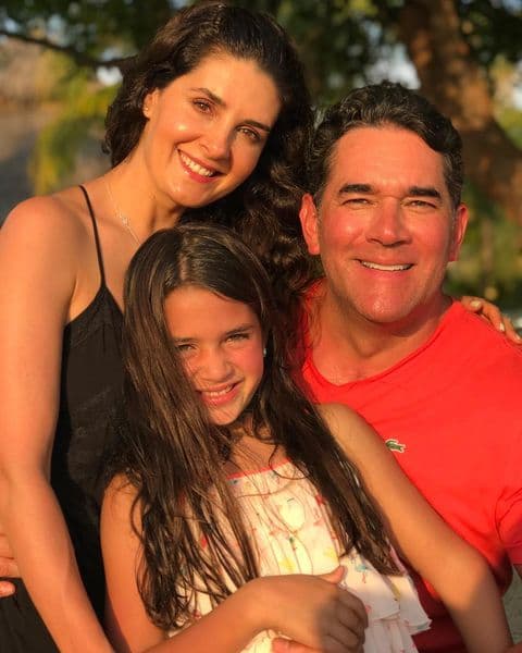 La 
<a href="https://www.univision.com/famosos/como-mayrin-villanueva-consiguio-el-papel-de-alicia-en-si-nos-dejan">protagonista de Si Nos Dejan</a> indicó que su hija vive “muy bien” el hecho de tener dismetría y recalcó que es una “niña hermosa, de tanto corazón y con muchos valores”.
<br>