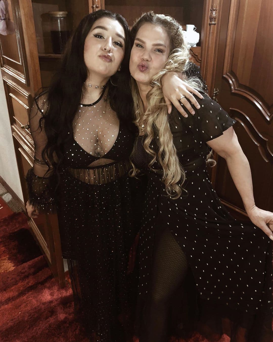 Detienen a hija de Niurka por portar pipa para consumo de marihuana