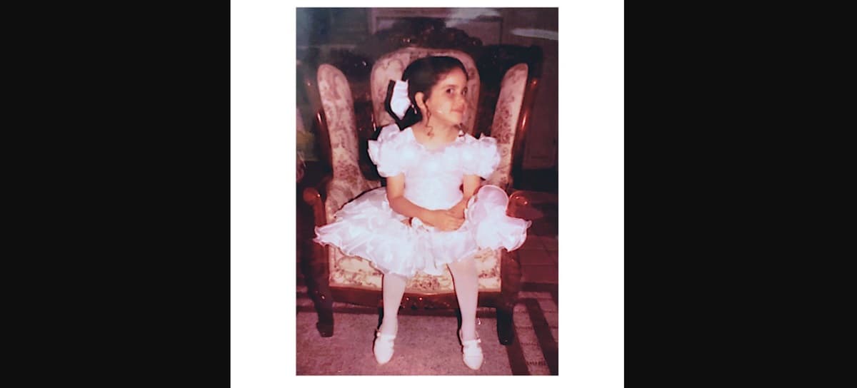 Eva Cedeño, quien da vida a ‘Abril’ en la telenovela, provoca ternura y risas con las fotos de su infancia, por lucir encantadora.