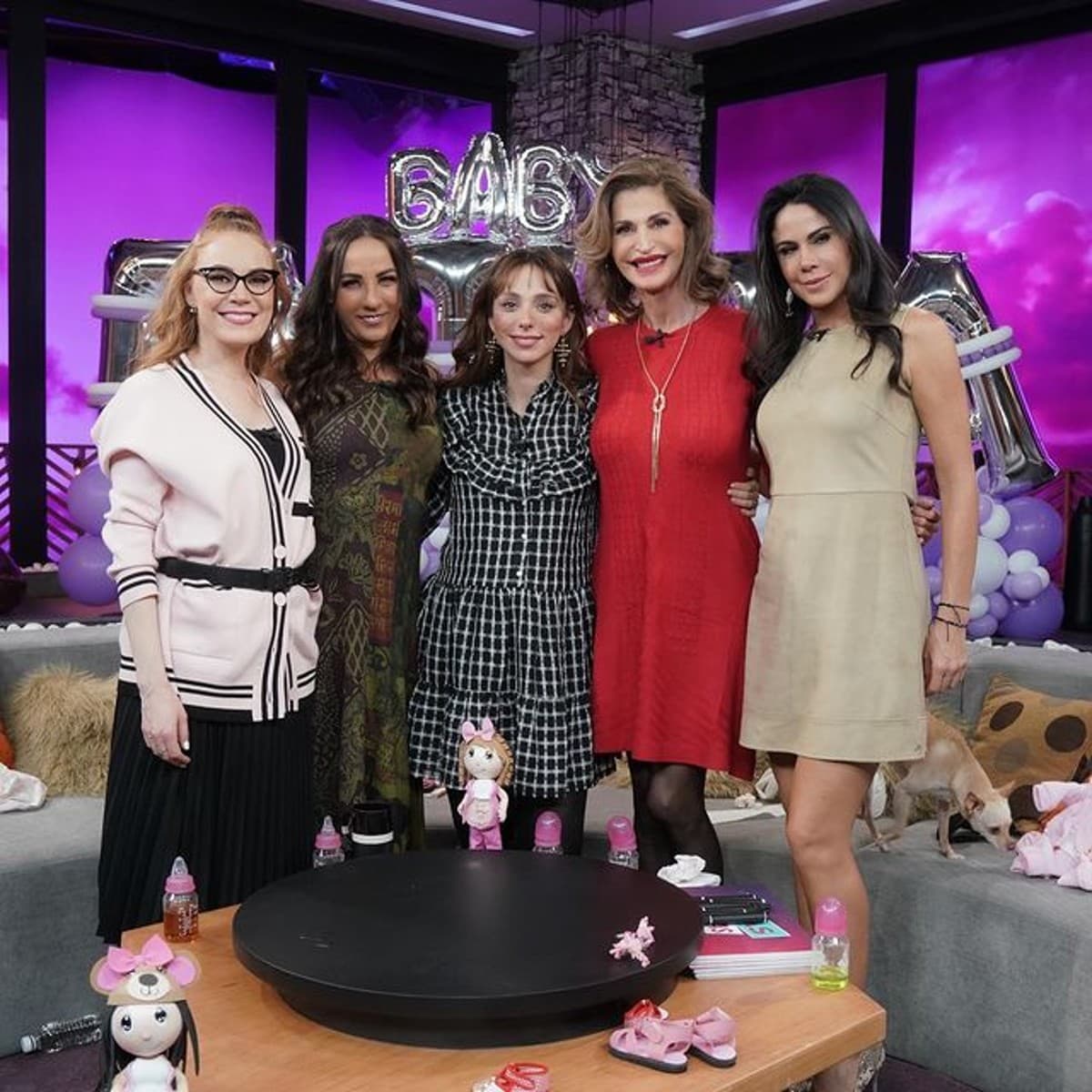 Natalia Téllez celebra segundo baby shower con las Netas Divinas