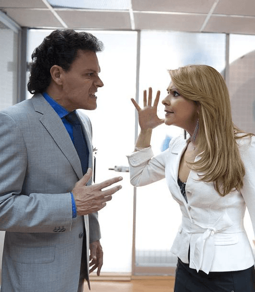 'Hasta que el dinero nos separe' fue una exitosa telenovela producida por Emilio Larrosa en 2019, que narró la historia de amor entre 'Rafael' y 'Alejandra', así como la serie de problemas que tuvieron que superar para lograr estar juntos.