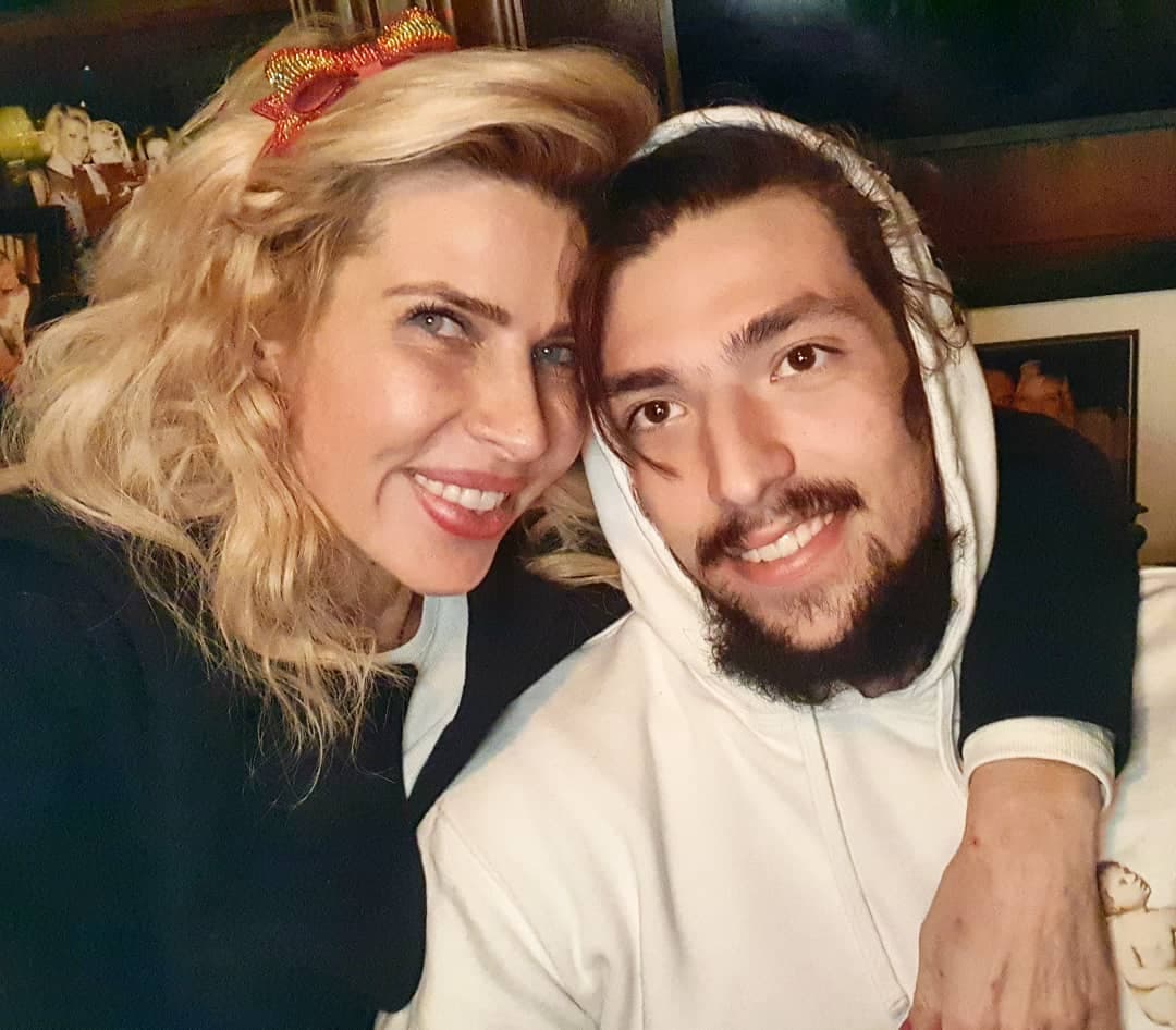 Emiliano Moctezuma rara vez se deja ver en redes sociales y no existen fotos públicas junto a su media hermana.