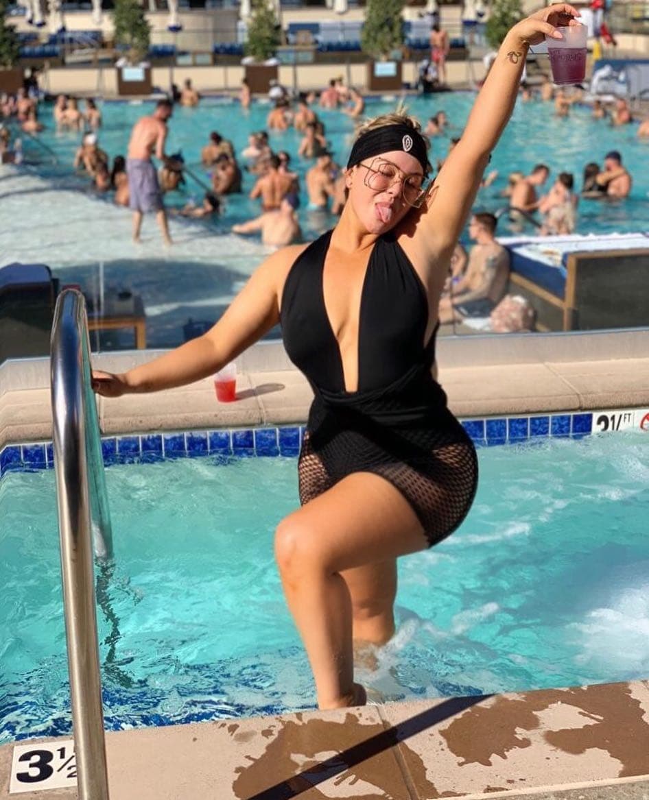 En Instagram podemos ver sus fotos más sensuales.