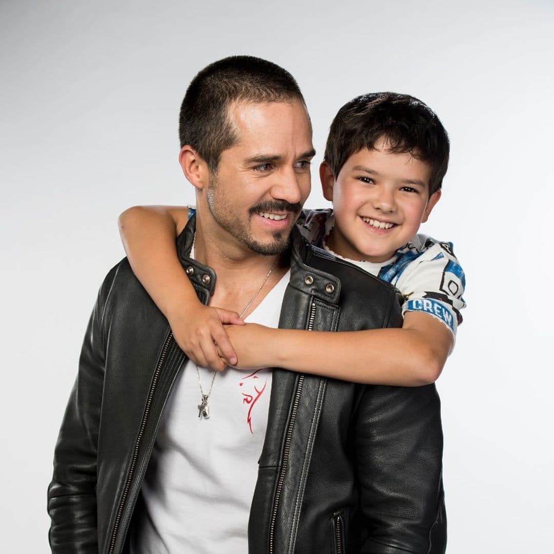 ‘Ringo’ fue una de las telenovelas más exitosas de la televisión mexicana y contó con el protagónico de José Ron, Mariana Torres y Jorge Poza, como el villano. Sin embargo, uno de los personajes que más rápido se ganó el cariño del público fue ‘Santi’, encarnado por Patricio de la Garza.