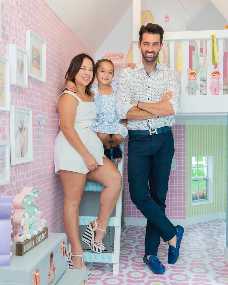 Adamari López y Toni Costa se volvieron tendencia al anunciar este 27 de mayo su separación tras diez años de relación, durante los cuales procrearon a su hija Alaïa, quien no solo llama la atención por lo grande que luce a sus seis años, sino por ser el clon de su famosa mamá.