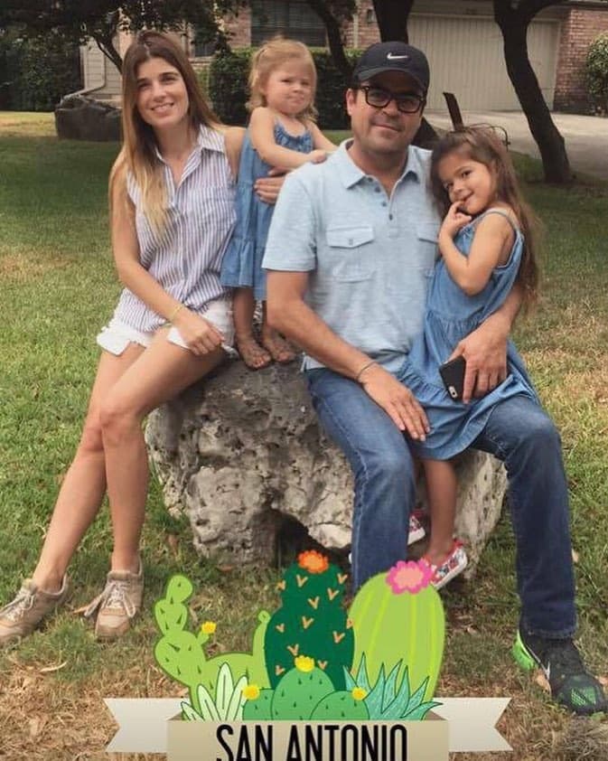 Jorge Van Rankin en compañía de su familia