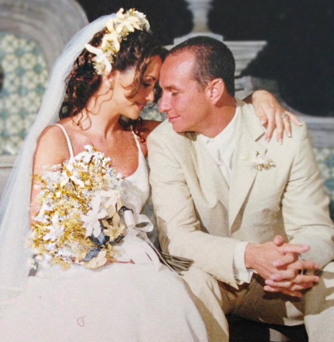 Con fotos inéditas de su boda, Andrea Legarreta y Erik Rubín celebran 20 años de casados