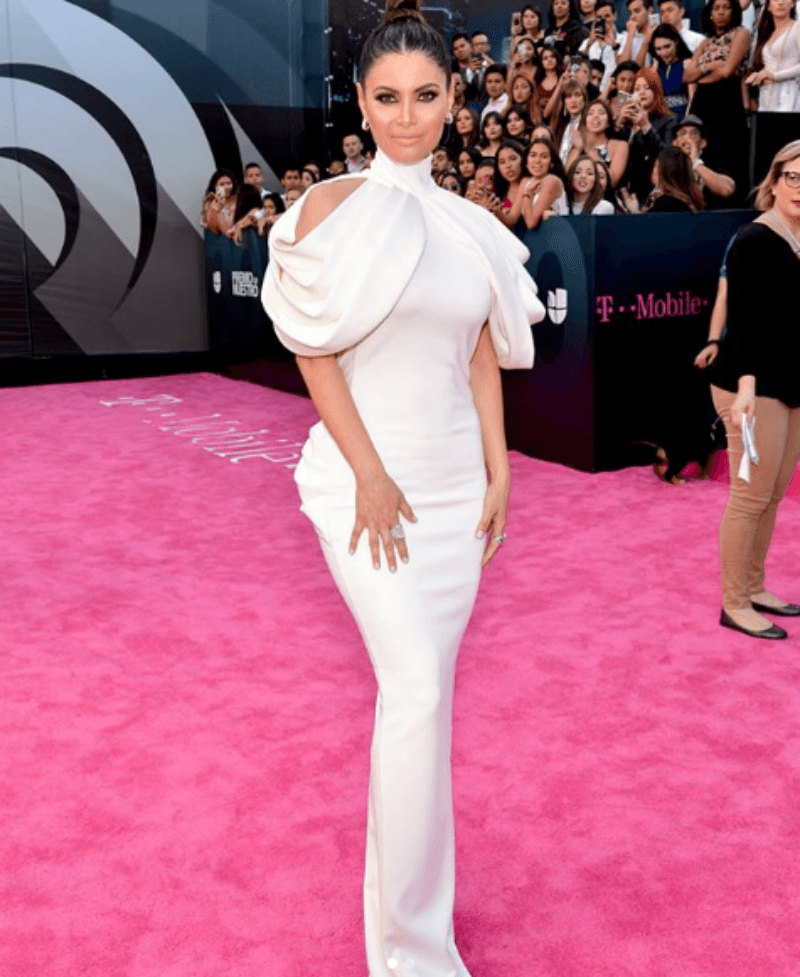 Chiquinquirá Delgado desbordó sensualidad por su paso frente a los medios.