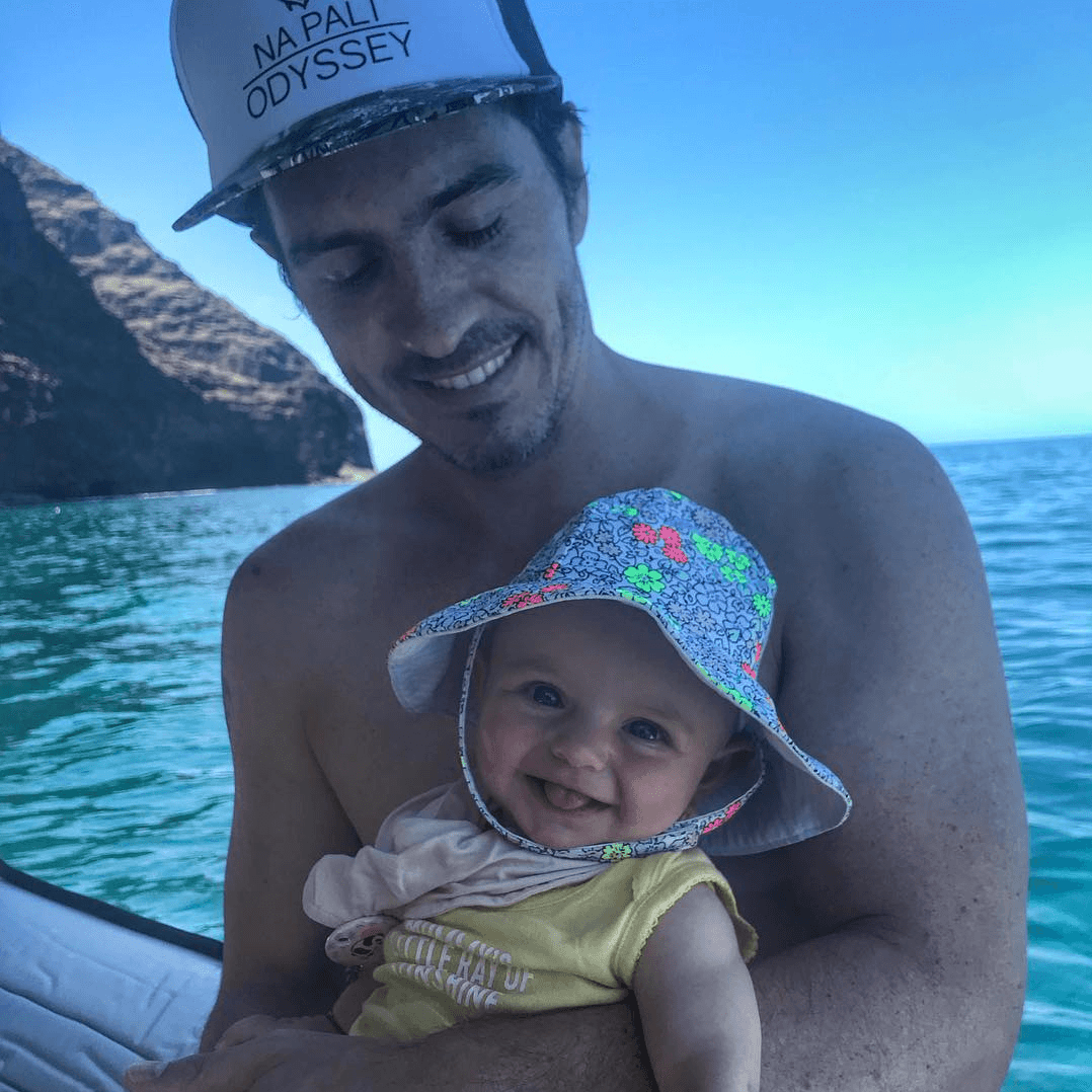 Dos meses después del nacimiento, Aislinn Derbez mostró por primera vez el rostro de Kailani en redes sociales.
