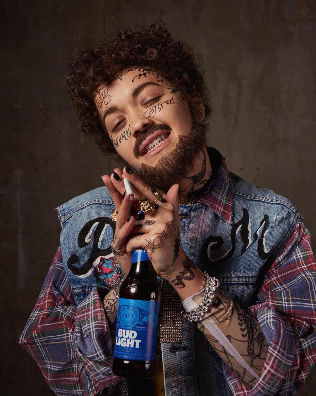 La cantante Rita Ora como Post Malone.