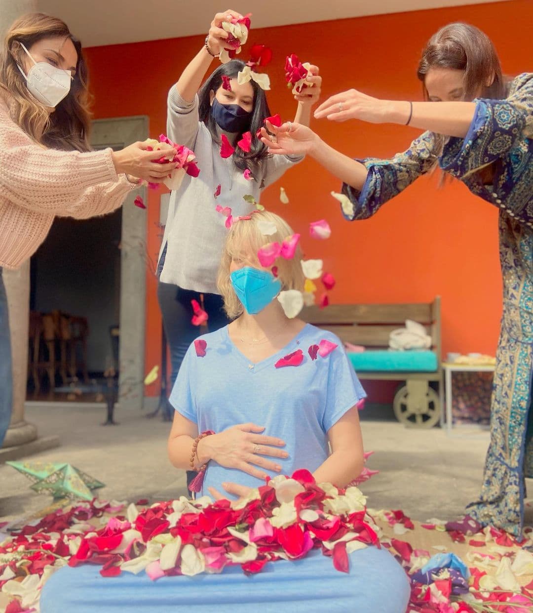 “¡¡Que hermosas fotos!! ¡Qué bueno que se pudo hacer, sabes que me hubiera encantado estar allí! Abrazo fuerte, no queda nada para la llegada de Liam bebé”, precisó.