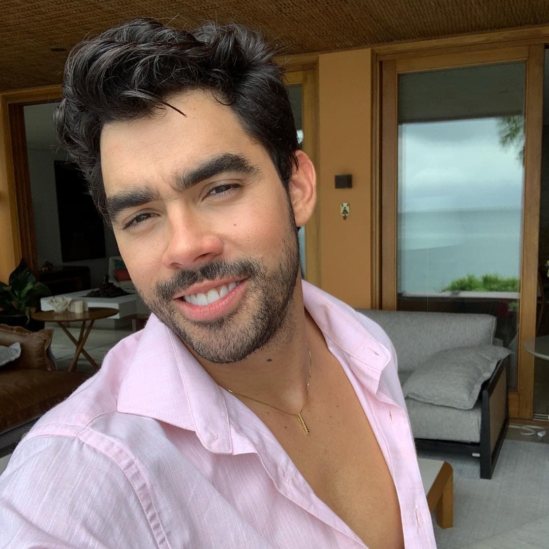 Muere cantante brasileño a los 25 años tras caer el avión en el que viajaba