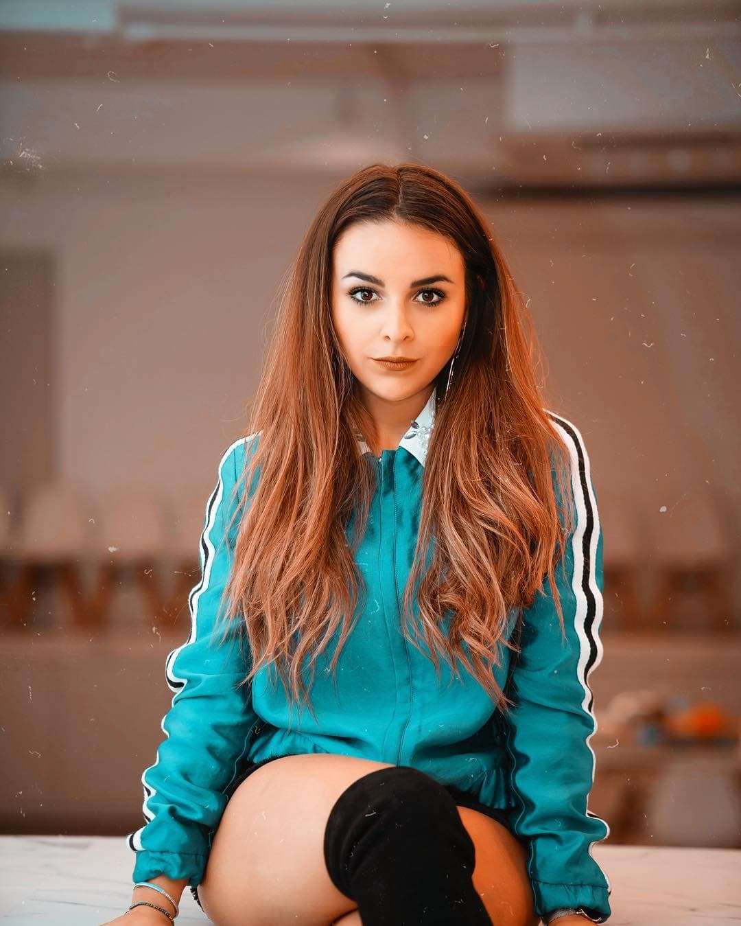 No, ella no es Danna Paola, es su hermana mayor Vania Rivera Munguía. Y tiene su propio éxito en las redes sociales.