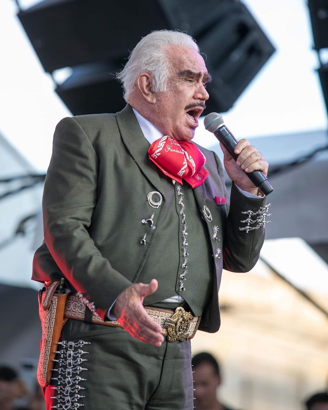 Vicente Fernández muestra su pasión más grande y sorprende a sus seguidores