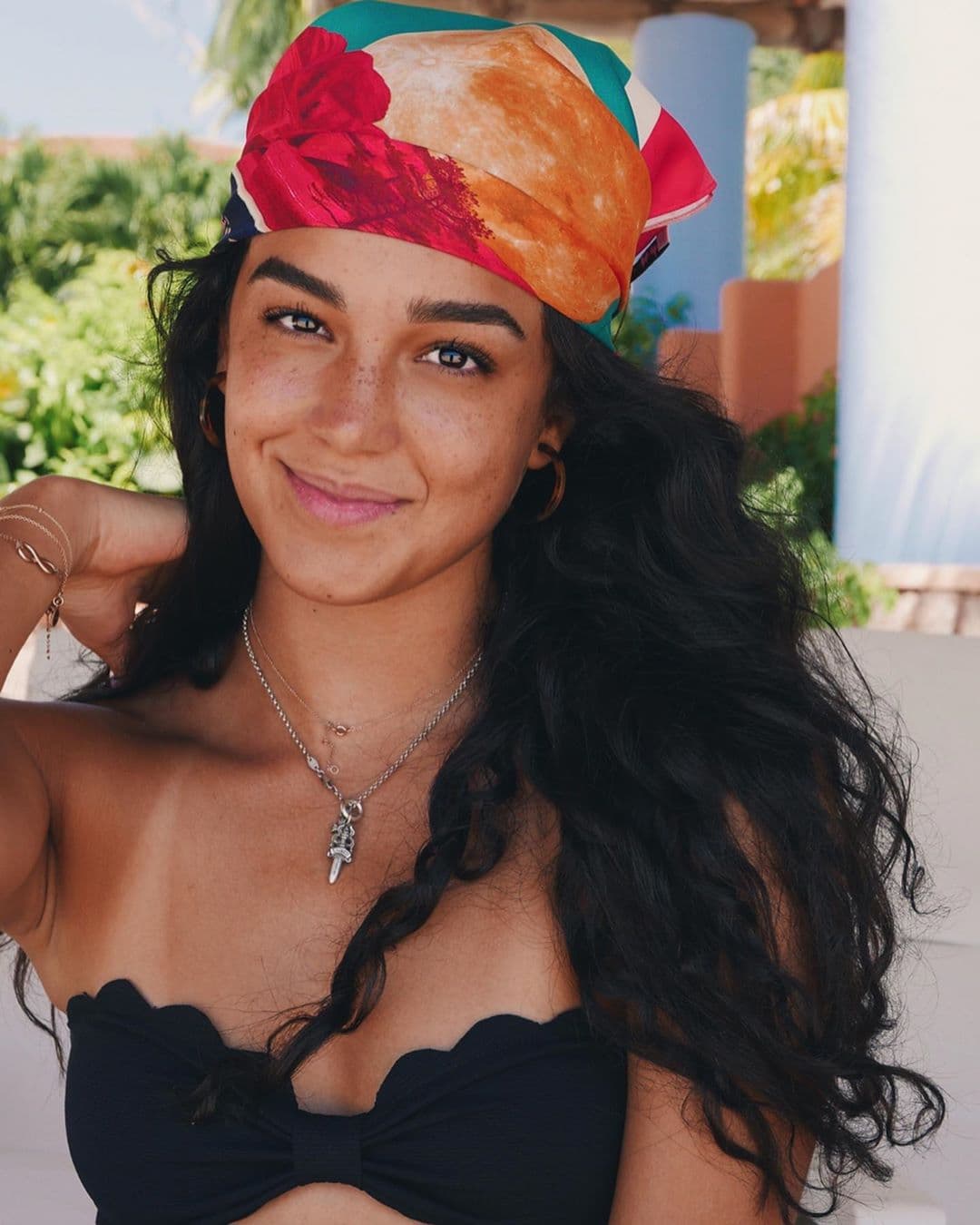 Hija de Biby Gaytán y Eduardo Capetillo impacta por utilizar el traje de baño al revés