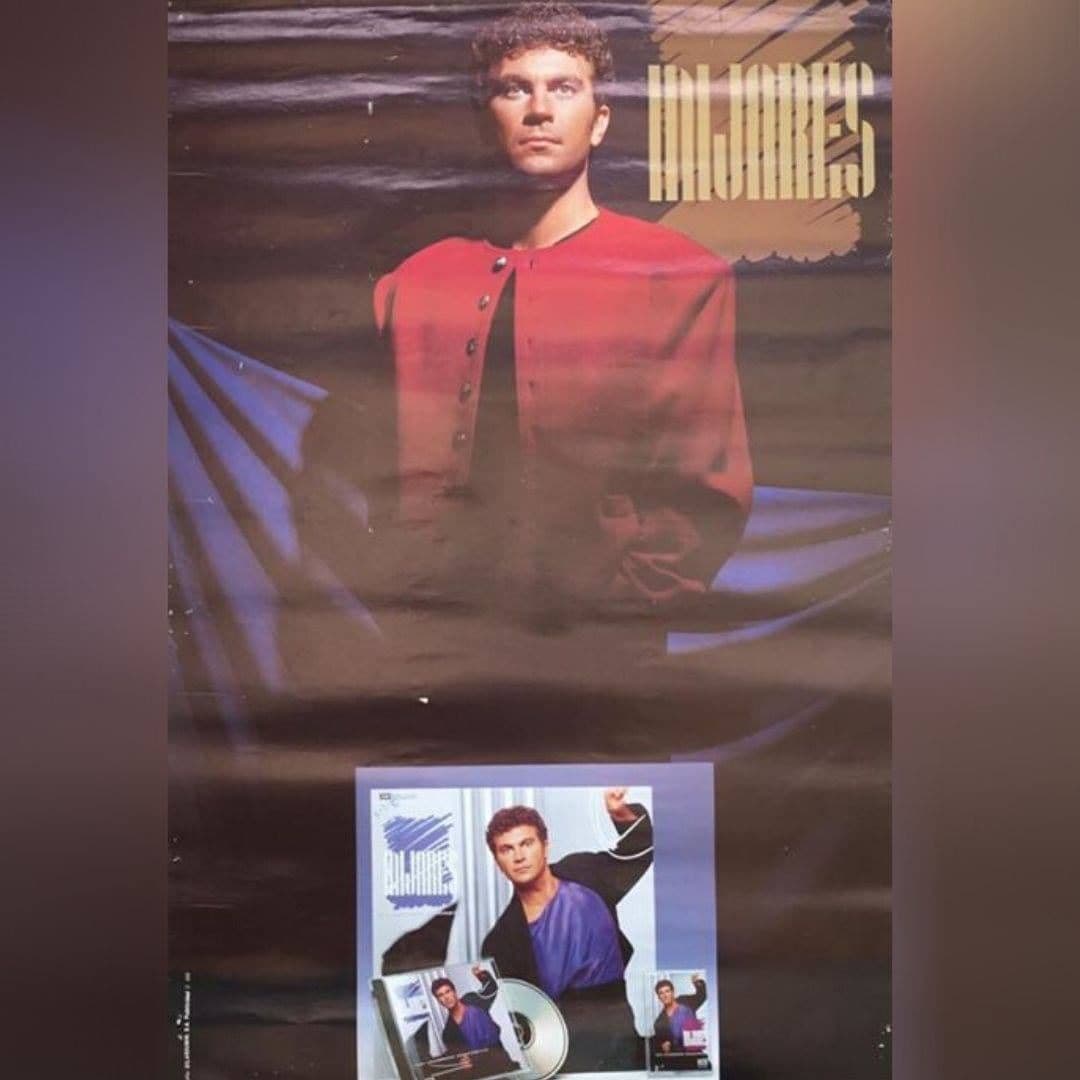En 1985 participó en el Festival OTI de la Canción, concurso donde fue nombrado como ‘revelación del festival’, llevándolo a grabar, un año después, su primer LP, del cual se desprenden canciones como ‘Bella’, ‘Poco a Poco’ y ‘Siempre’, los cuales le dieron gran renombre a nivel nacional.