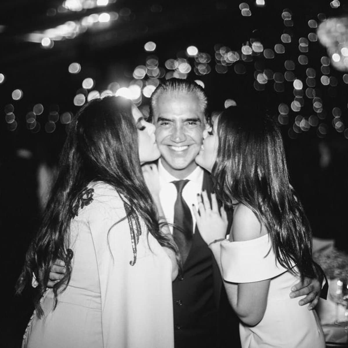 Las gemelas Camila y América nacieron en 1997 y desde ese momento se convirtieron en la adoración del cantante.