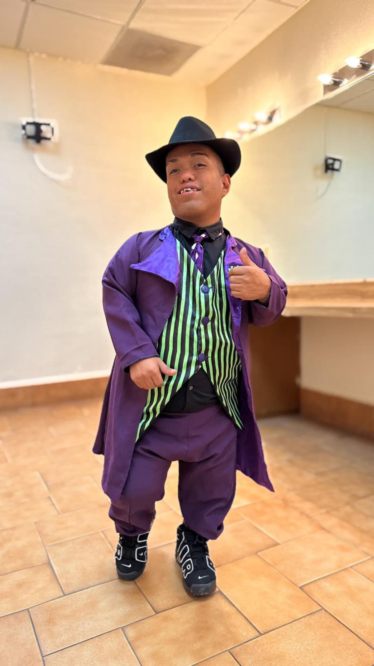 Medio Metro debutará como actor en La Rosa de Guadalupe y rompe en llanto