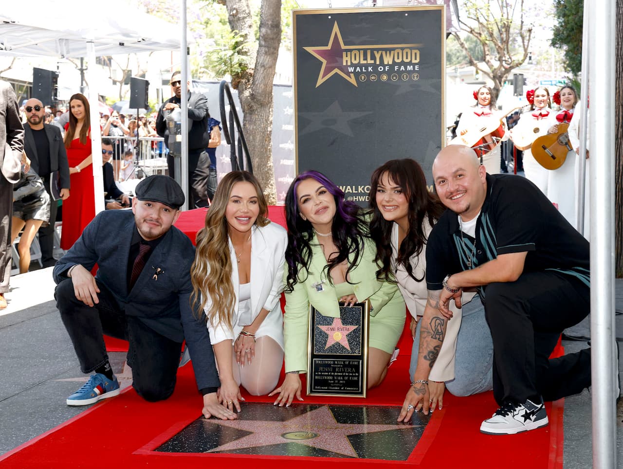 Los hijos de Jenni Rivera se reunieron para la entrega de la estrella póstuma de Jenni Rivera en el Paseo de la Fama de Hollywood