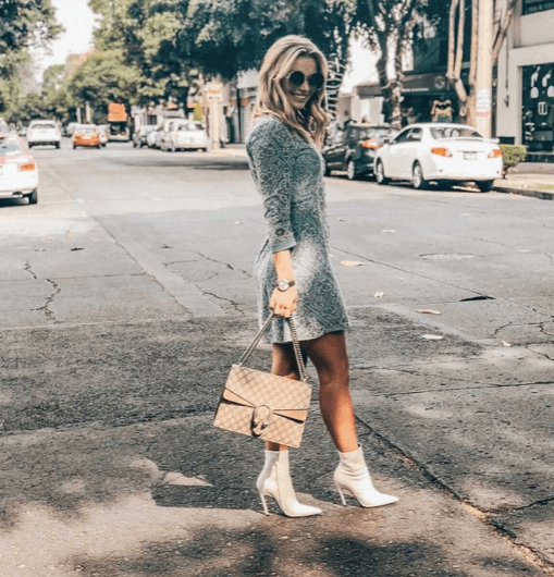 Otro bolso de la marca Gucci que Baeva ha mostrado en varias ocasiones, es este modelo llamado "Dionysus", y el cual cuesta 2,400 DLS.