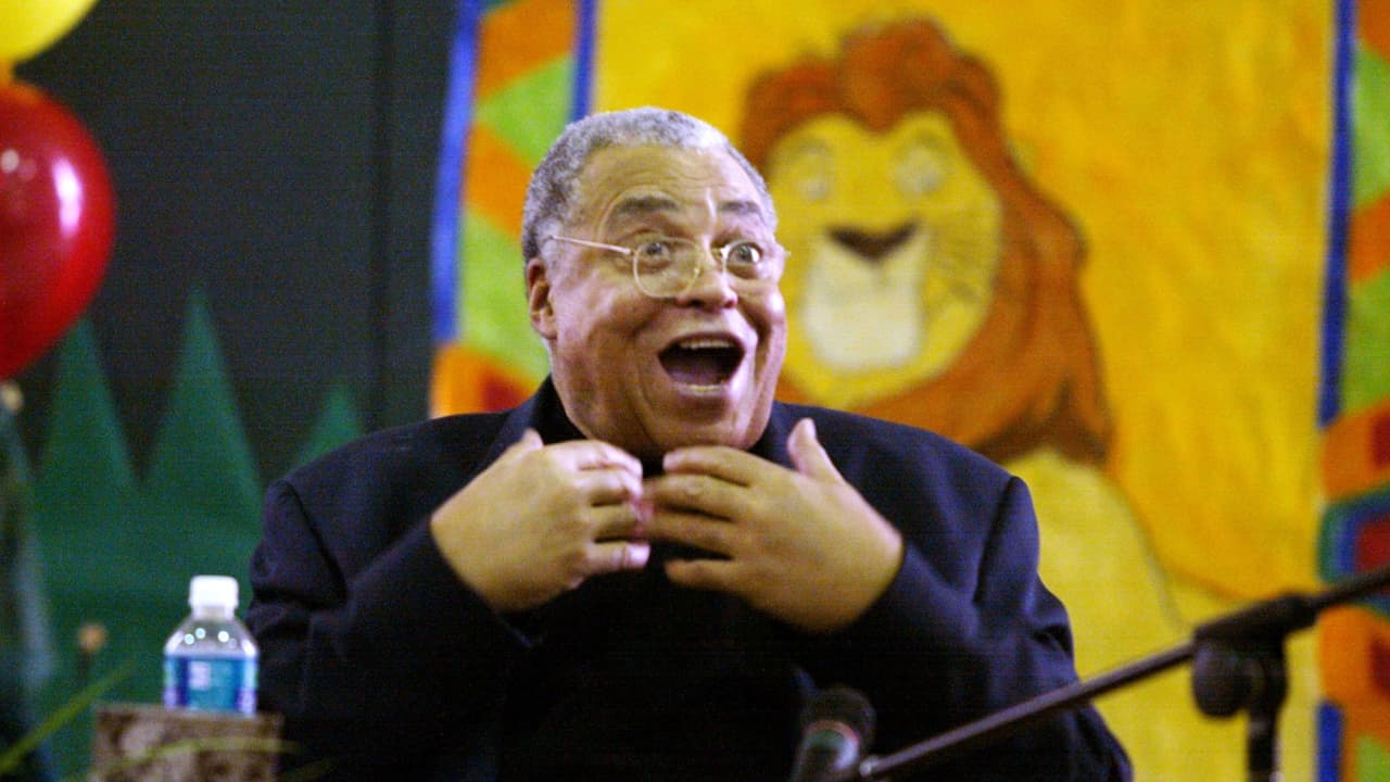 El actor James Earl Jones prestó su voz a Mufasa en múltiples proyectos de la franquicia