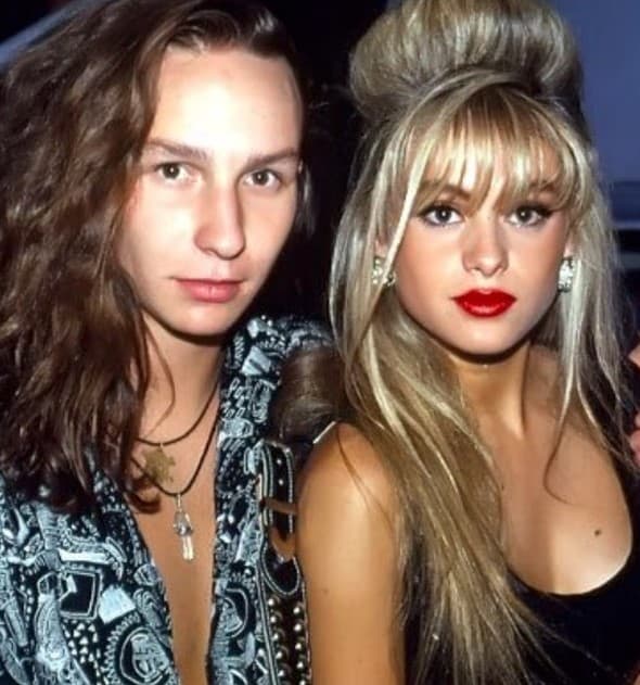 “Después de ser amigos Paulina y yo, fuimos algo más, pero ella tenía novio. Yo tenía 18 o 19, empezamos a tener nuestra conexión pero ella tenía pareja, yo me clave mucho”, precisó