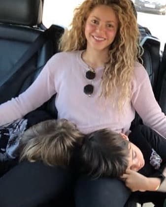 Trascendió que Shakira llevó por primera vez a sus hijos a uno de sus conciertos en Amsterdam.