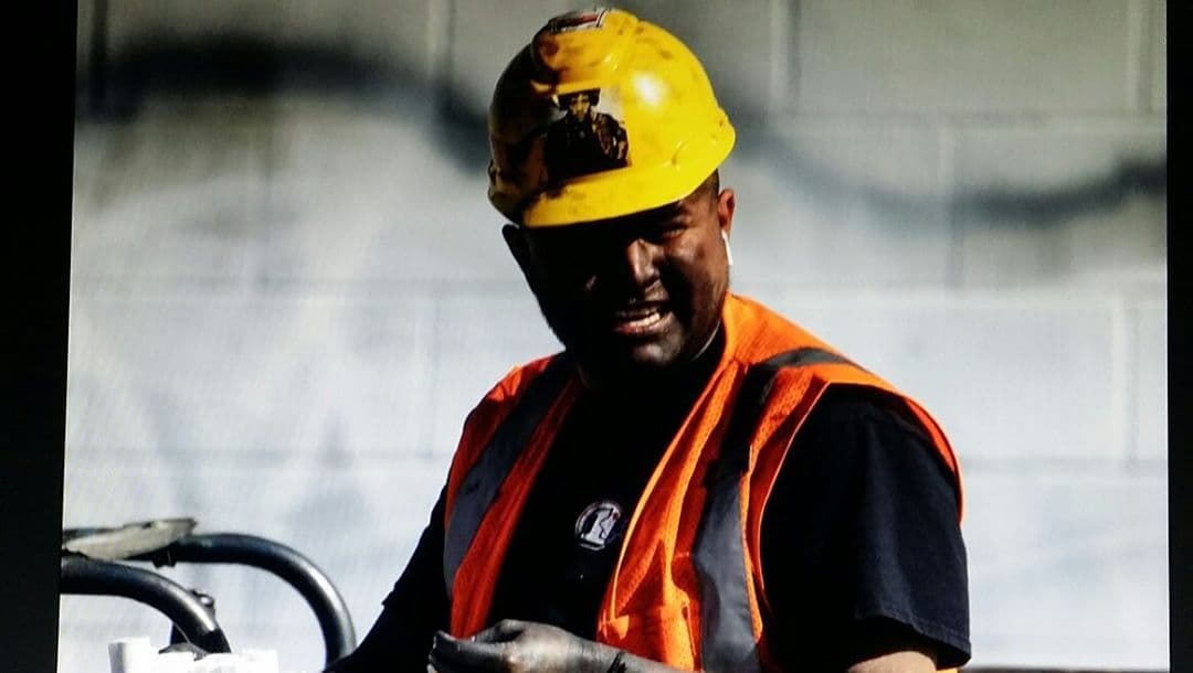 Mike Rivera, hijo de Jenni Rivera, pinta un increíble mural en memoria de Kobe Bryant