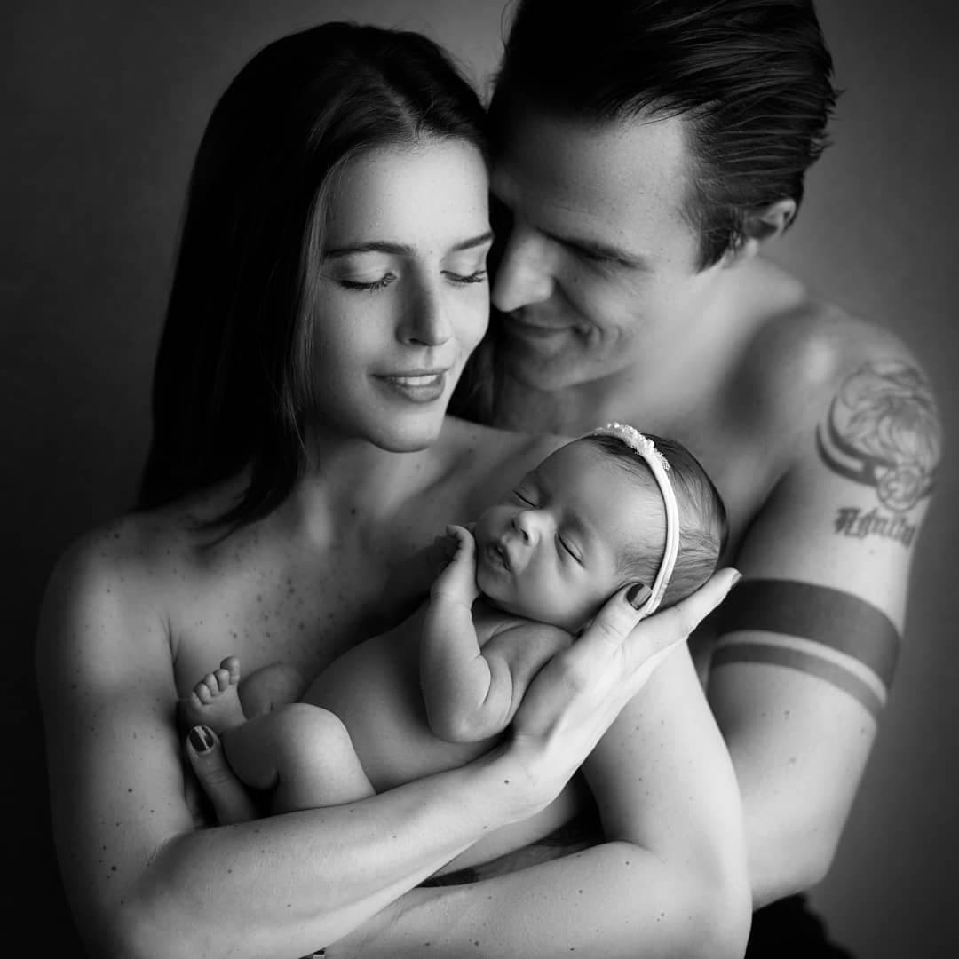 Sin embargo, la fotografía que más llamó la atención de sus seguidores fue en la que se dejó ver junto a su esposo, el productor Billy Rovzar. “Ellos… ¡Mis maestros de vida!”, escribió en su publicación.