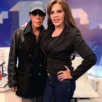 Lucía Méndez fue una de las mejores amigas del peluquero. Incluso, constantemente acudía como invitada en su programa radiofónico. Tras el deceso del también maquillista, la actriz se dijo devastada tras la pérdida de su entrañable amigo.