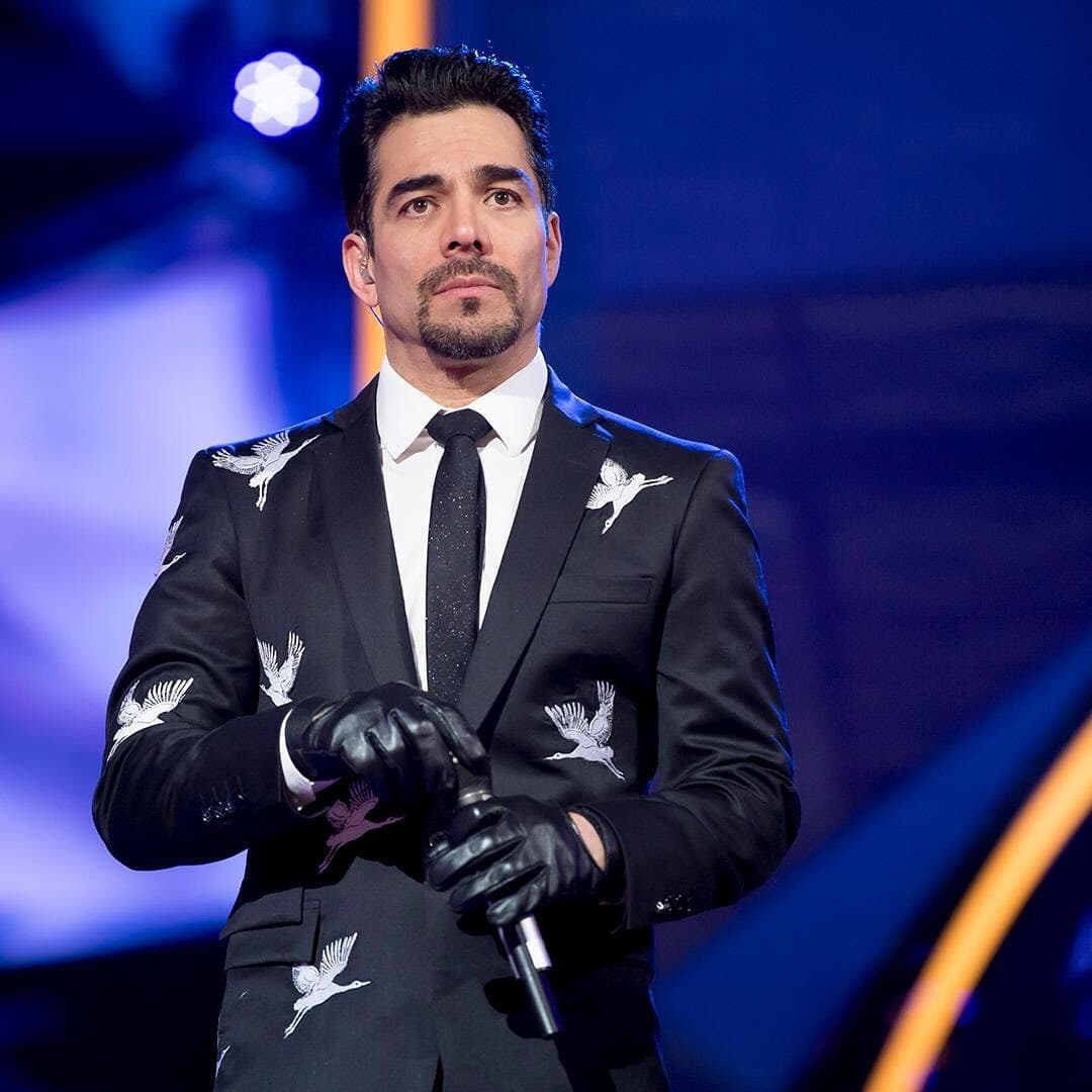 Cinco ocasiones en las que Omar Chaparro le guiñó el ojo al regional mexicano