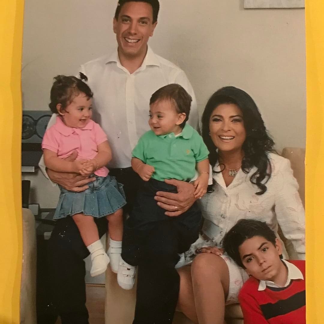 Anuar y Vicky son fruto del matrimonio que la llamada ‘Queen’ de las telenovelas sostiene con el político mexicano desde 2001.