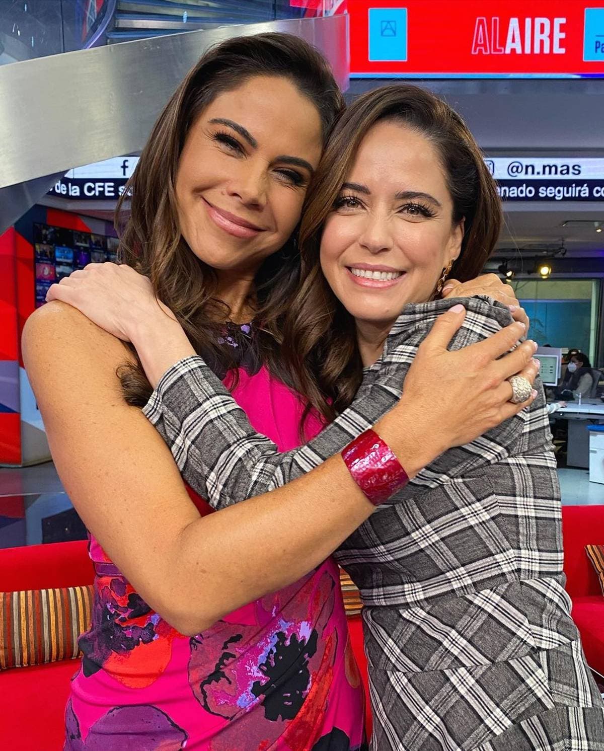 Las actrices se reencontraron en el noticiero de Paola Rojas.