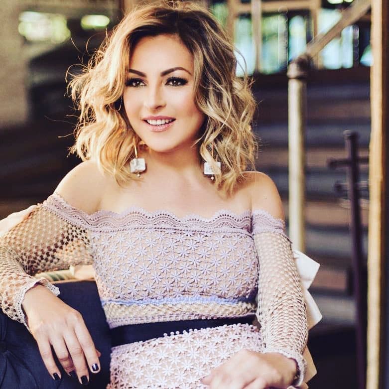 Mariana Ochoa luce su belleza en las redes sociales