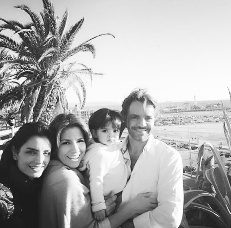 Y es que la protagonista de ‘La casa de las flores’ fungió en repetidas ocasiones como su nana, junto a su hoy exesposo Mauricio Ochmann, por lo que son muchas las fotografías que las hermanas protagonizaron, consiguiendo miles de ‘Me gusta’.