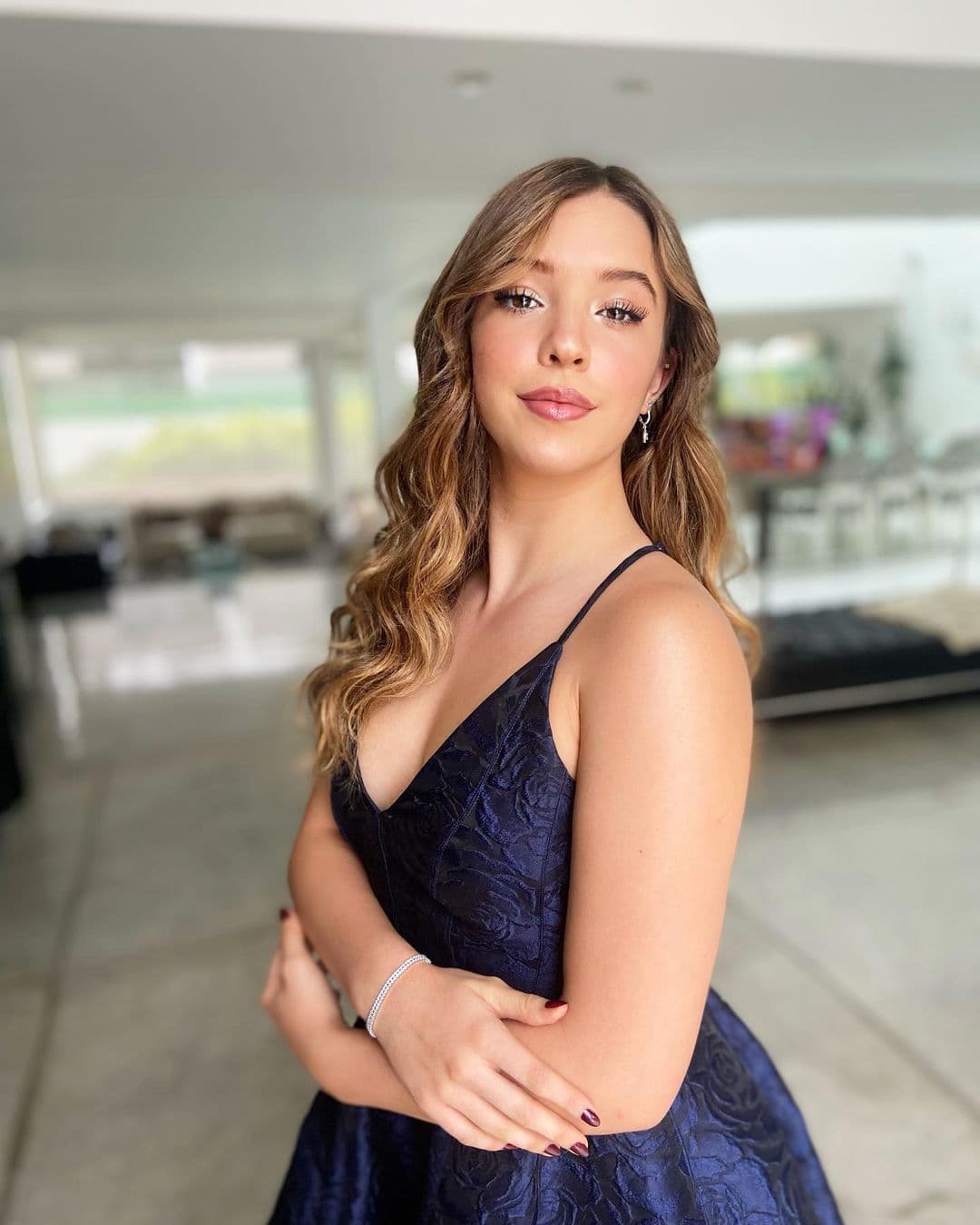 Mía Rubín deslumbra en Japón con el vestido que será tendencia en 2023