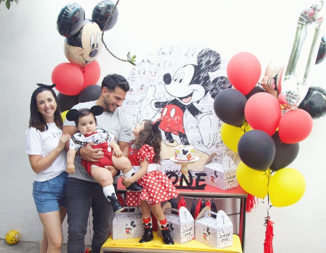 “Feliz cumpleaños Dieguito hermoso!!! Te amamos con todo nuestro. Gracias por llenar de alegría a esta familia!!”, destacó junto a varios emojis de corazón.