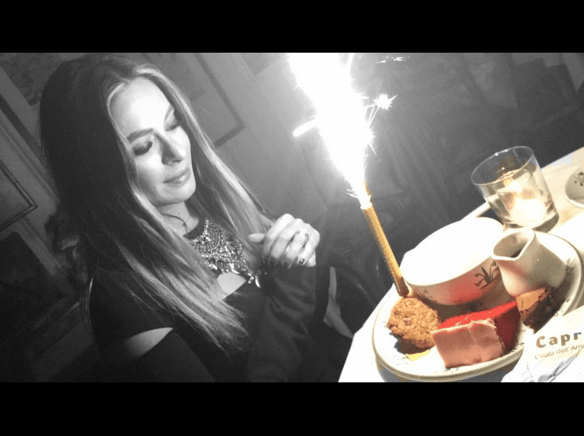 Muy concentrada pidió sus deseos para este nuevo año